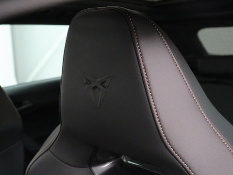 CUPRA Leon 1.4 eHybrid | Panoramadak | Stoelverwarming | Leder | Carplay | Adaptive cruise | Camera | Navigatie | Park Assist | Sportstoelen | Full LED | Sfeerverlichting | PHEV | Plug In