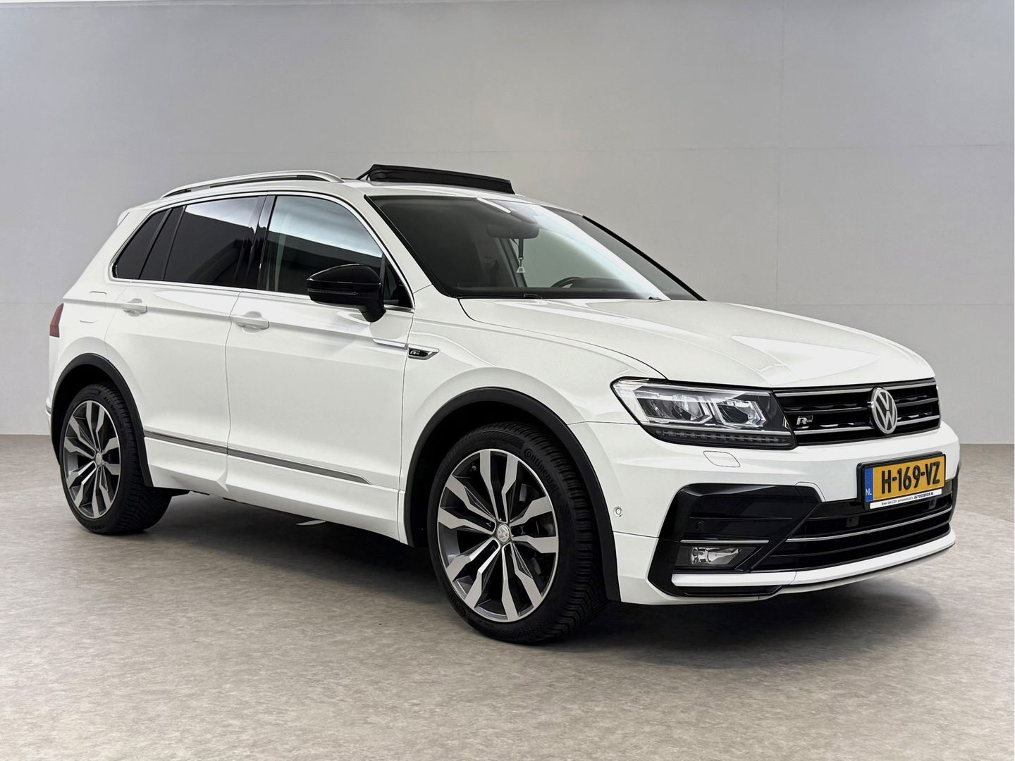 Volkswagen Tiguan 1.5 TSI 150PK ACT R-Line | Pano | Virtual | Carplay | Camera | LED | Adaptive Cruise | Dodehoek