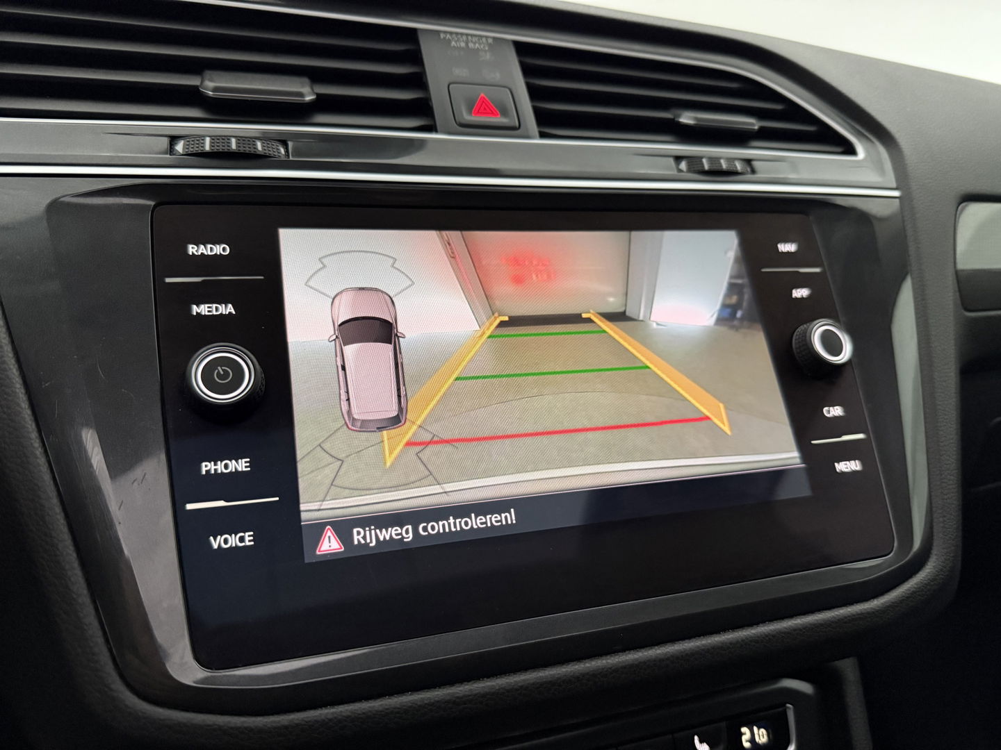 Volkswagen Tiguan 1.5 TSI 150PK ACT R-Line | Pano | Virtual | Carplay | Camera | LED | Adaptive Cruise | Dodehoek