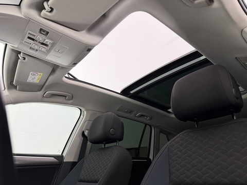 Volkswagen Tiguan 1.5 TSI 150PK ACT R-Line | Pano | Virtual | Carplay | Camera | LED | Adaptive Cruise | Dodehoek