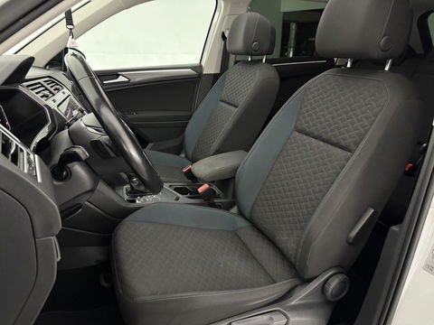 Volkswagen Tiguan 1.5 TSI 150PK ACT R-Line | Pano | Virtual | Carplay | Camera | LED | Adaptive Cruise | Dodehoek