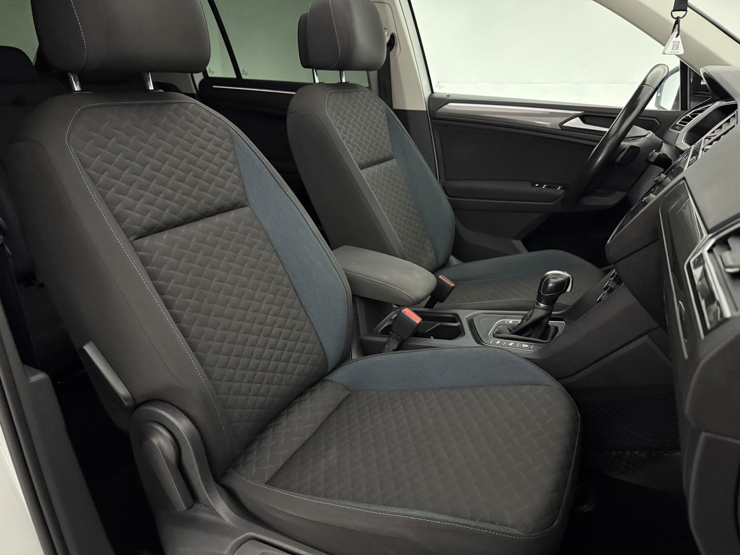 Volkswagen Tiguan 1.5 TSI 150PK ACT R-Line | Pano | Virtual | Carplay | Camera | LED | Adaptive Cruise | Dodehoek