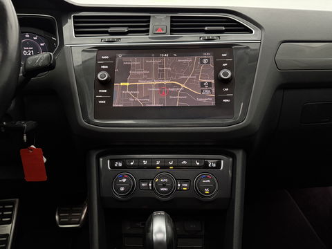 Volkswagen Tiguan 1.5 TSI 150PK ACT R-Line | Pano | Virtual | Carplay | Camera | LED | Adaptive Cruise | Dodehoek