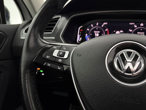 Volkswagen Tiguan 1.5 TSI 150PK ACT R-Line | Pano | Virtual | Carplay | Camera | LED | Adaptive Cruise | Dodehoek