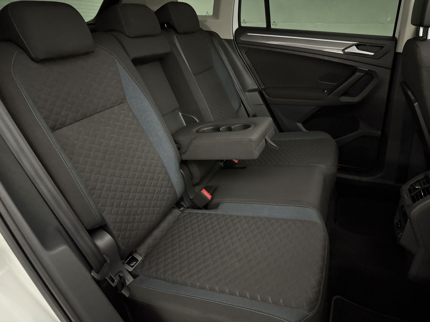 Volkswagen Tiguan 1.5 TSI 150PK ACT R-Line | Pano | Virtual | Carplay | Camera | LED | Adaptive Cruise | Dodehoek