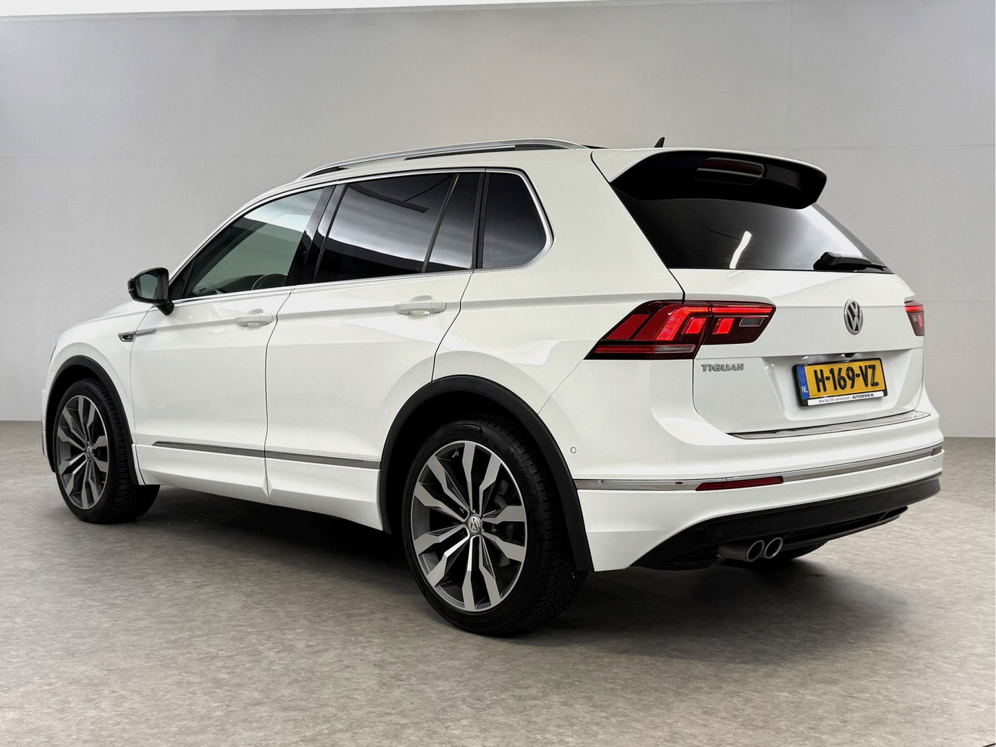 Volkswagen Tiguan 1.5 TSI 150PK ACT R-Line | Pano | Virtual | Carplay | Camera | LED | Adaptive Cruise | Dodehoek