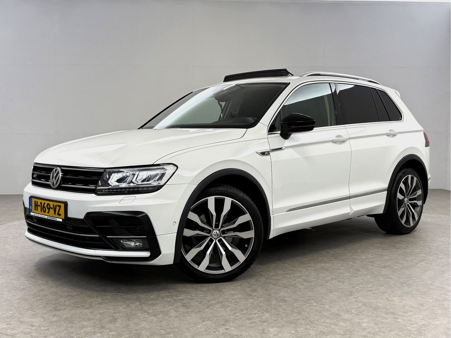 Volkswagen Tiguan 1.5 TSI 150PK ACT R-Line | Pano | Virtual | Carplay | Camera | LED | Adaptive Cruise | Dodehoek