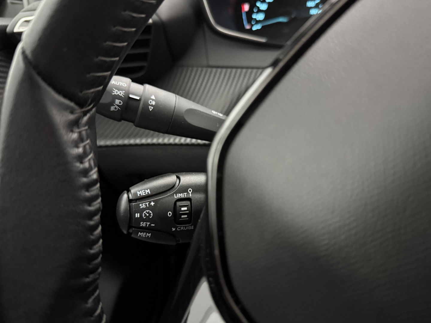 Peugeot e-208 EV Active 50 kWh | SOH 93% | Snelladen | Carplay | Cruise | Parkeersens. | Navi | NAP