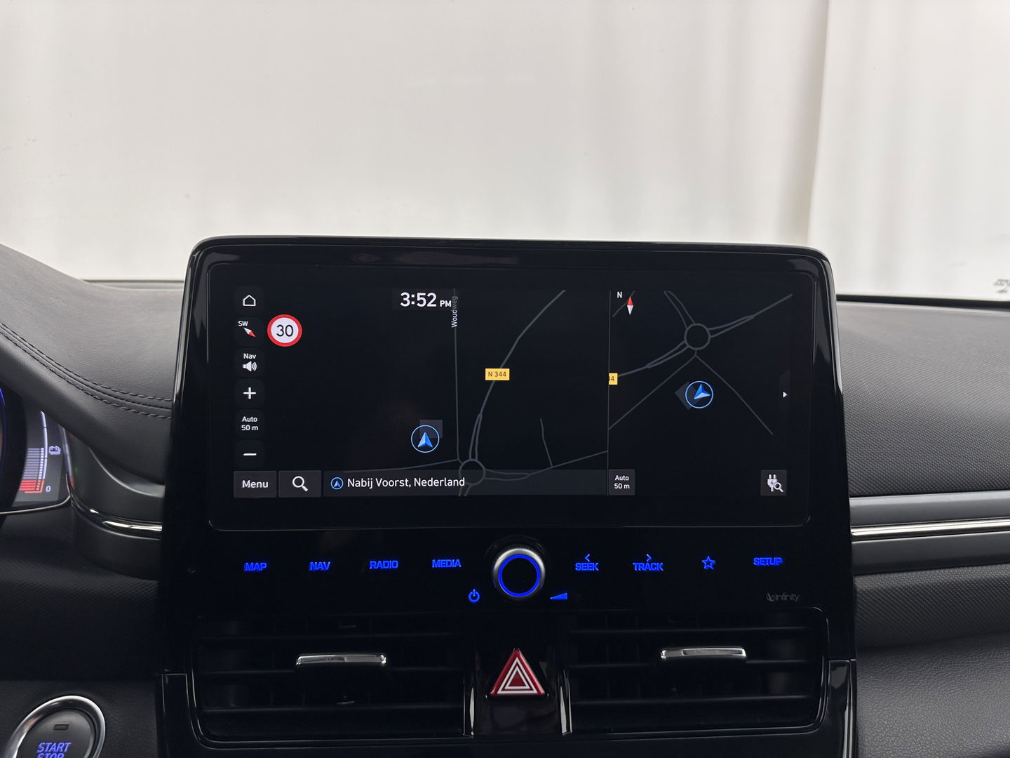 Hyundai IONIQ Comfort EV 38 kWh {SOH-100%} (INCL-BTW) *FULL-LED | ADAPTIVE-CRUISE | CAMERA | KEYLESS | DAB+ | NAVI-FULLMAP | HEATED-COMFORTSEATS | PRIVACYGLASS | ECC | AMBIENTLIGHT | DIGI-COCKPIT | SHIFTPADDLES | LANE-ASSIST | PDC | .