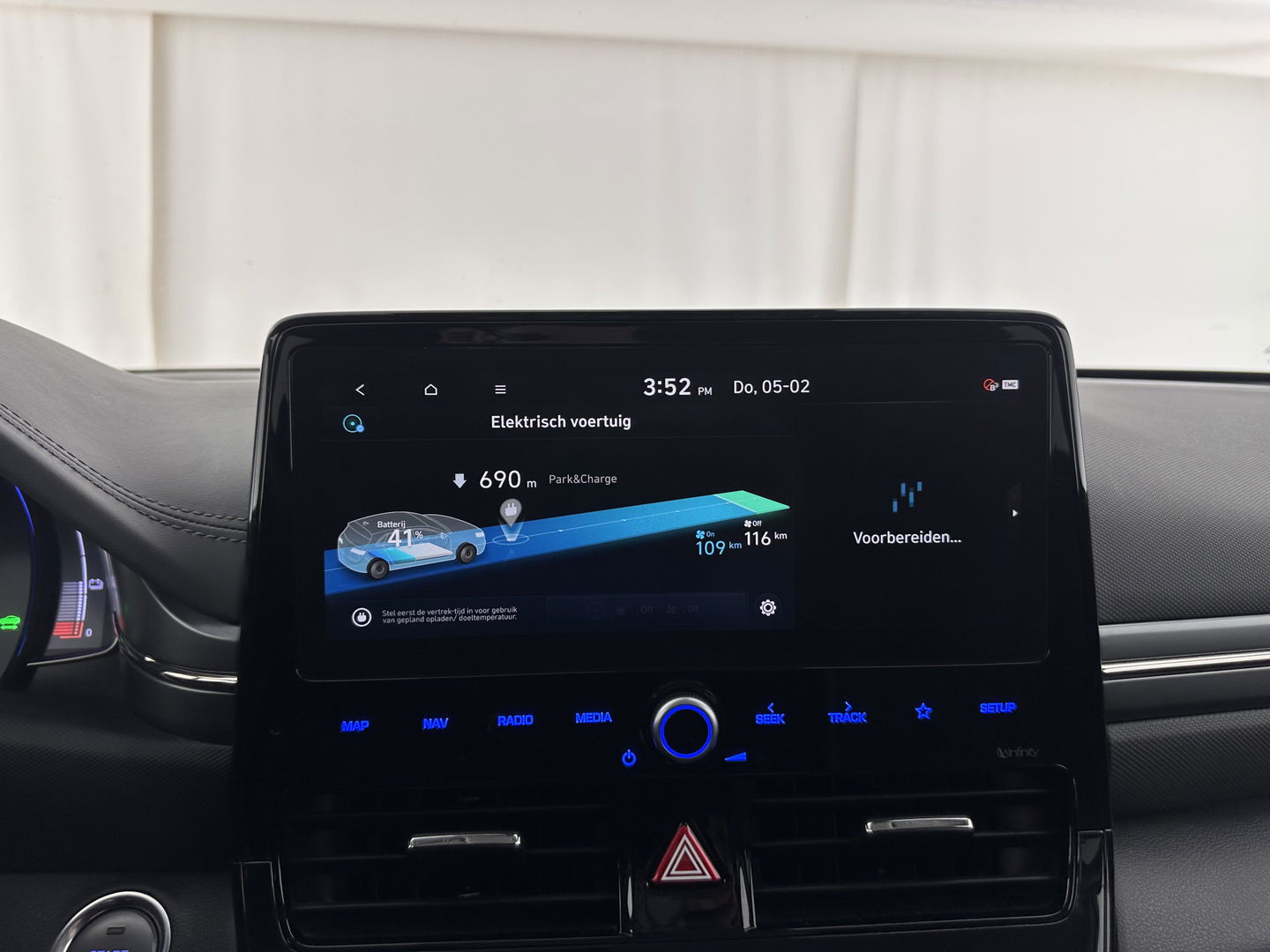 Hyundai IONIQ Comfort EV 38 kWh {SOH-100%} (INCL-BTW) *FULL-LED | ADAPTIVE-CRUISE | CAMERA | KEYLESS | DAB+ | NAVI-FULLMAP | HEATED-COMFORTSEATS | PRIVACYGLASS | ECC | AMBIENTLIGHT | DIGI-COCKPIT | SHIFTPADDLES | LANE-ASSIST | PDC | .