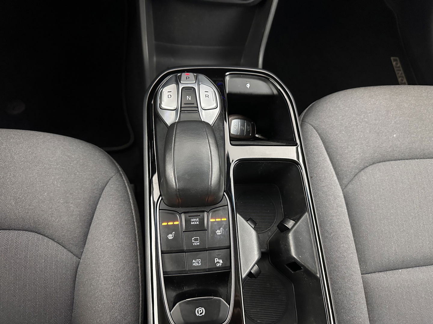 Hyundai IONIQ Comfort EV 38 kWh {SOH-100%} (INCL-BTW) *FULL-LED | ADAPTIVE-CRUISE | CAMERA | KEYLESS | DAB+ | NAVI-FULLMAP | HEATED-COMFORTSEATS | PRIVACYGLASS | ECC | AMBIENTLIGHT | DIGI-COCKPIT | SHIFTPADDLES | LANE-ASSIST | PDC | .