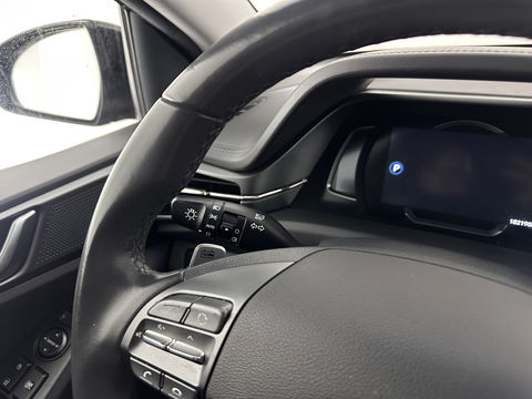 Hyundai IONIQ Comfort EV 38 kWh {SOH-100%} (INCL-BTW) *FULL-LED | ADAPTIVE-CRUISE | CAMERA | KEYLESS | DAB+ | NAVI-FULLMAP | HEATED-COMFORTSEATS | PRIVACYGLASS | ECC | AMBIENTLIGHT | DIGI-COCKPIT | SHIFTPADDLES | LANE-ASSIST | PDC | .