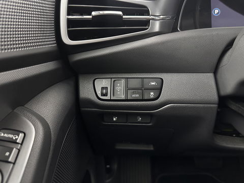 Hyundai IONIQ Comfort EV 38 kWh {SOH-100%} (INCL-BTW) *FULL-LED | ADAPTIVE-CRUISE | CAMERA | KEYLESS | DAB+ | NAVI-FULLMAP | HEATED-COMFORTSEATS | PRIVACYGLASS | ECC | AMBIENTLIGHT | DIGI-COCKPIT | SHIFTPADDLES | LANE-ASSIST | PDC | .