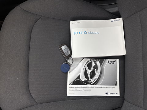 Hyundai IONIQ Comfort EV 38 kWh {SOH-100%} (INCL-BTW) *FULL-LED | ADAPTIVE-CRUISE | CAMERA | KEYLESS | DAB+ | NAVI-FULLMAP | HEATED-COMFORTSEATS | PRIVACYGLASS | ECC | AMBIENTLIGHT | DIGI-COCKPIT | SHIFTPADDLES | LANE-ASSIST | PDC | .