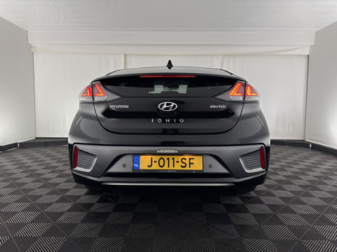 Hyundai IONIQ Comfort EV 38 kWh {SOH-100%} (INCL-BTW) *FULL-LED | ADAPTIVE-CRUISE | CAMERA | KEYLESS | DAB+ | NAVI-FULLMAP | HEATED-COMFORTSEATS | PRIVACYGLASS | ECC | AMBIENTLIGHT | DIGI-COCKPIT | SHIFTPADDLES | LANE-ASSIST | PDC | .