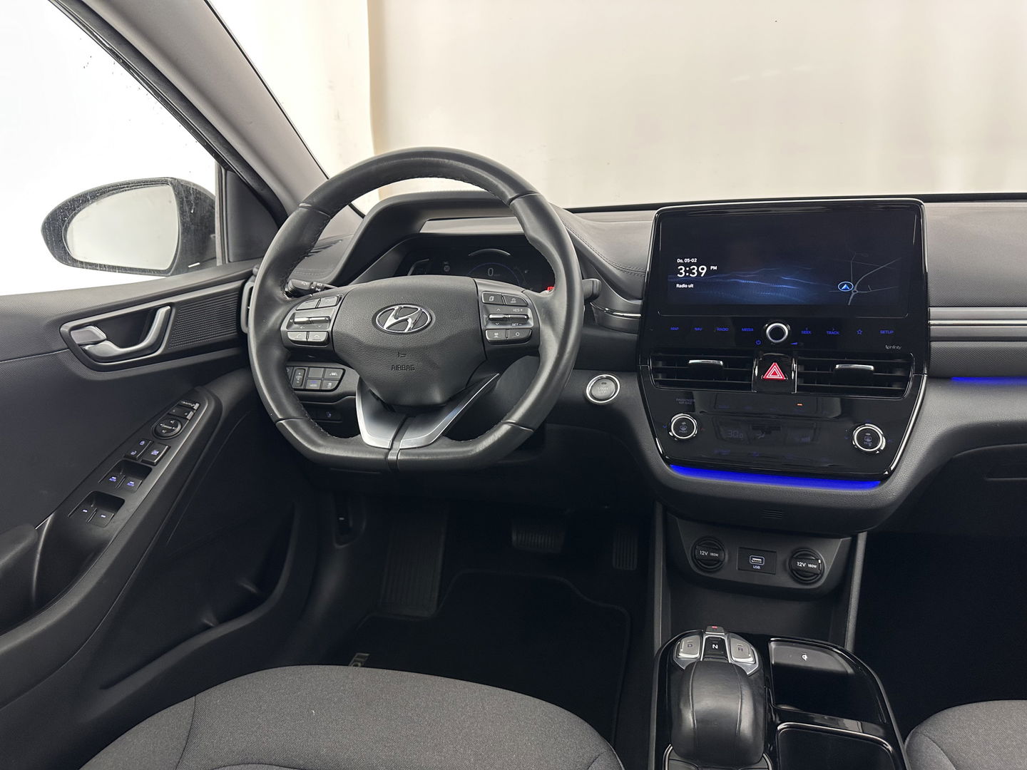 Hyundai IONIQ Comfort EV 38 kWh {SOH-100%} (INCL-BTW) *FULL-LED | ADAPTIVE-CRUISE | CAMERA | KEYLESS | DAB+ | NAVI-FULLMAP | HEATED-COMFORTSEATS | PRIVACYGLASS | ECC | AMBIENTLIGHT | DIGI-COCKPIT | SHIFTPADDLES | LANE-ASSIST | PDC | .
