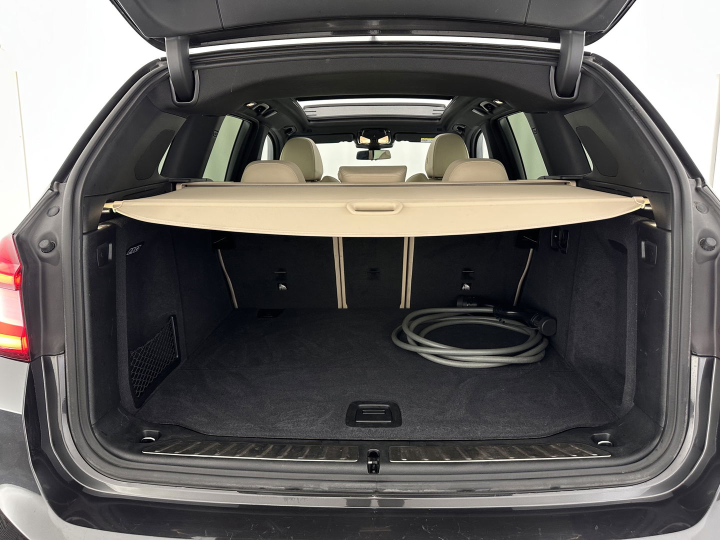 BMW iX3 High Executive 80 kWh [ 3-Fase-11kW ] {SOH-96%} (INCL-BTW) Aut. *PANO | LEATHER | HARMAN/KARDON | FULL-LED | BLINDSPOT | MEMORY-PACK | DIGI-COCKPIT | HEATED-SPORTSEATS | KEYLESS | TOPVIEW | DAB+ | NAVI-FULLMAP | HEAD-UP | 20''ALU*