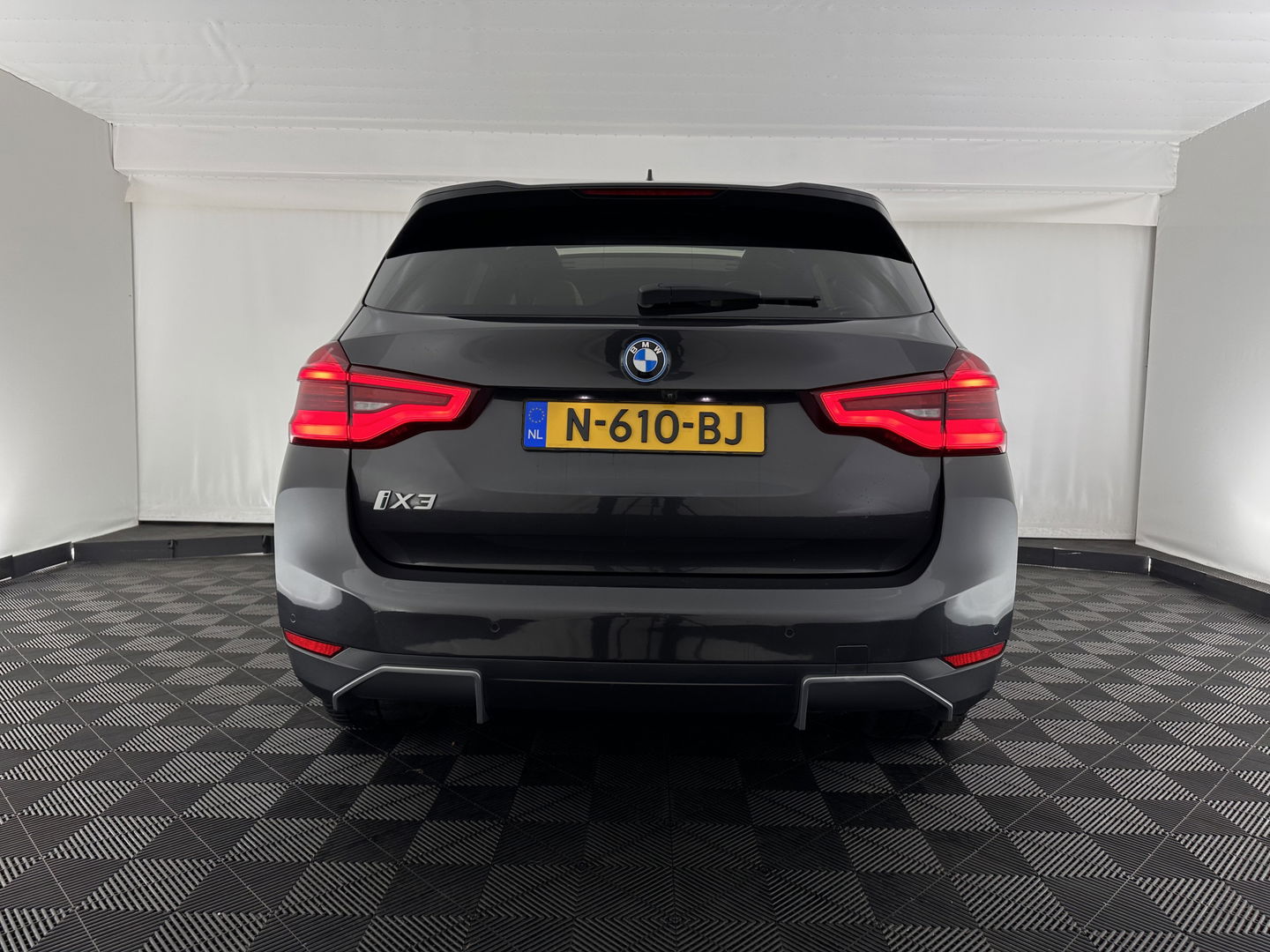 BMW iX3 High Executive 80 kWh [ 3-Fase-11kW ] {SOH-96%} (INCL-BTW) Aut. *PANO | LEATHER | HARMAN/KARDON | FULL-LED | BLINDSPOT | MEMORY-PACK | DIGI-COCKPIT | HEATED-SPORTSEATS | KEYLESS | TOPVIEW | DAB+ | NAVI-FULLMAP | HEAD-UP | 20''ALU*