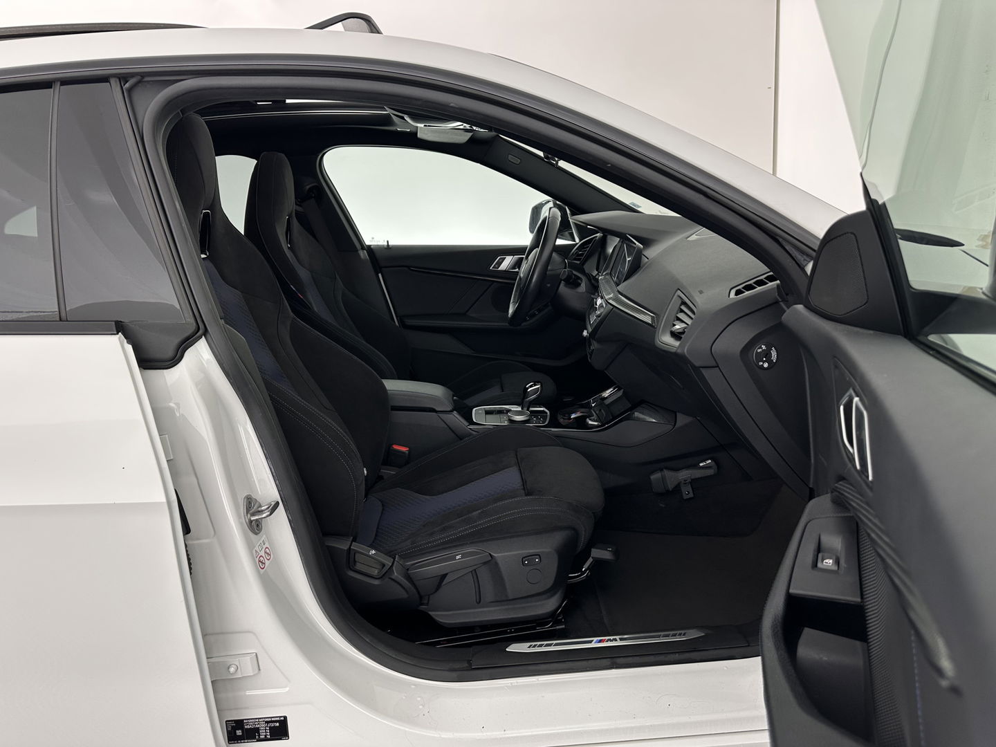 BMW 2 Serie Gran Coupé 220i M-Sportpack Business Edition (INCL-BTW) Aut. *PANO | MICROFIBRE-SPORTSEATS | FULL-LED | DIGI-COCKPIT | CAMERA | NAVI-FULLMAP | HIFI-SOUND | DAB+ | ECC | PDC | CRUISE | CARPLAY | KEYLESS | PRIVACYGLASS | 18"ALU*