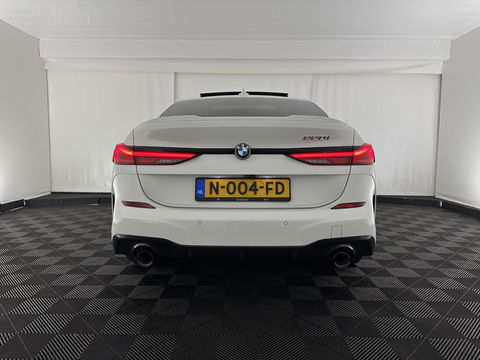 BMW 2 Serie Gran Coupé 220i M-Sportpack Business Edition (INCL-BTW) Aut. *PANO | MICROFIBRE-SPORTSEATS | FULL-LED | DIGI-COCKPIT | CAMERA | NAVI-FULLMAP | HIFI-SOUND | DAB+ | ECC | PDC | CRUISE | CARPLAY | KEYLESS | PRIVACYGLASS | 18"ALU*