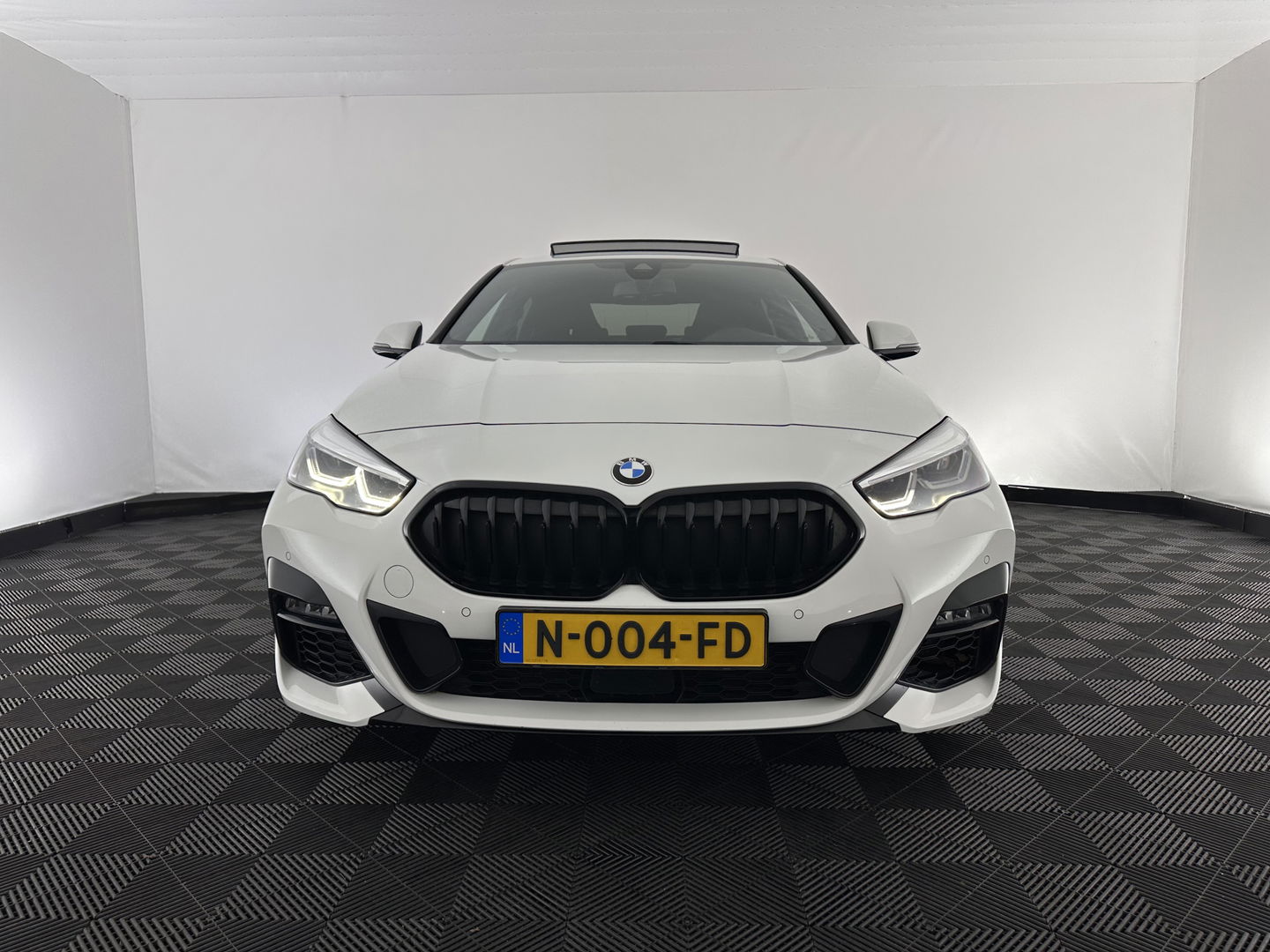 BMW 2 Serie Gran Coupé 220i M-Sportpack Business Edition (INCL-BTW) Aut. *PANO | MICROFIBRE-SPORTSEATS | FULL-LED | DIGI-COCKPIT | CAMERA | NAVI-FULLMAP | HIFI-SOUND | DAB+ | ECC | PDC | CRUISE | CARPLAY | KEYLESS | PRIVACYGLASS | 18"ALU*