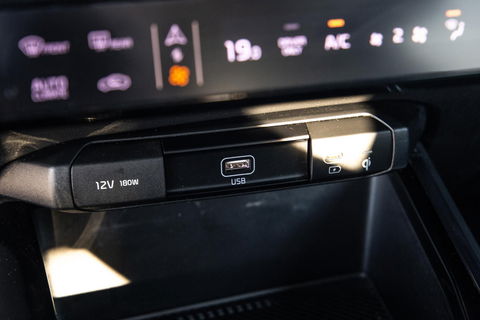 Kia Niro 1.6 GDi PHEV DynamicLine TREKHAAK / PLUG IN HYBRID / CARPLAY / NAVI / FABRIEKS GARANTIE !