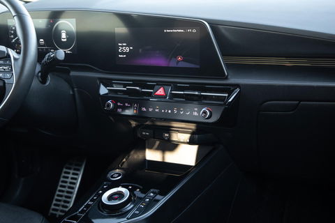 Kia Niro 1.6 GDi PHEV DynamicLine TREKHAAK / PLUG IN HYBRID / CARPLAY / NAVI / FABRIEKS GARANTIE !