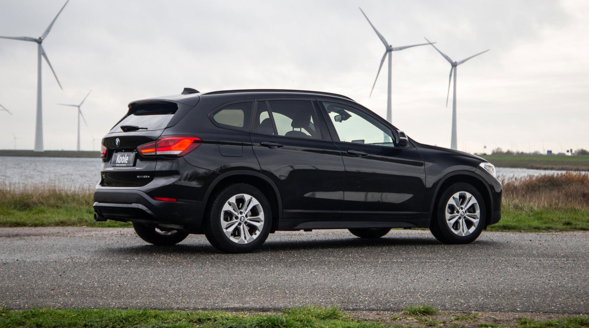 BMW X1 xDrive25e Executive CAMERA / CARPLAY / AUTOMAAT / LEDER / LED / CRUISE CONTROLE / STOELVERWARMING