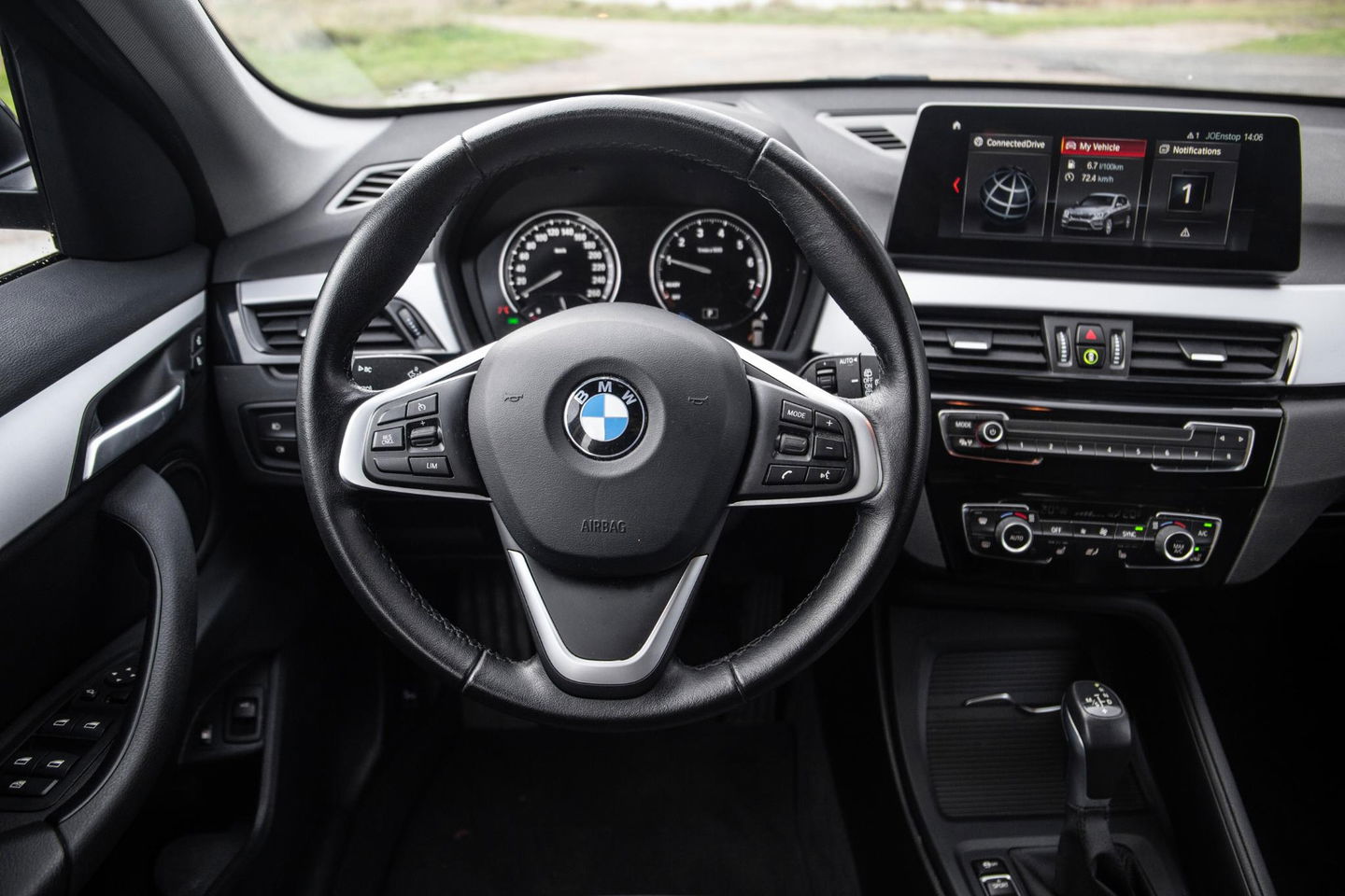 BMW X1 xDrive25e Executive CAMERA / CARPLAY / AUTOMAAT / LEDER / LED / CRUISE CONTROLE / STOELVERWARMING