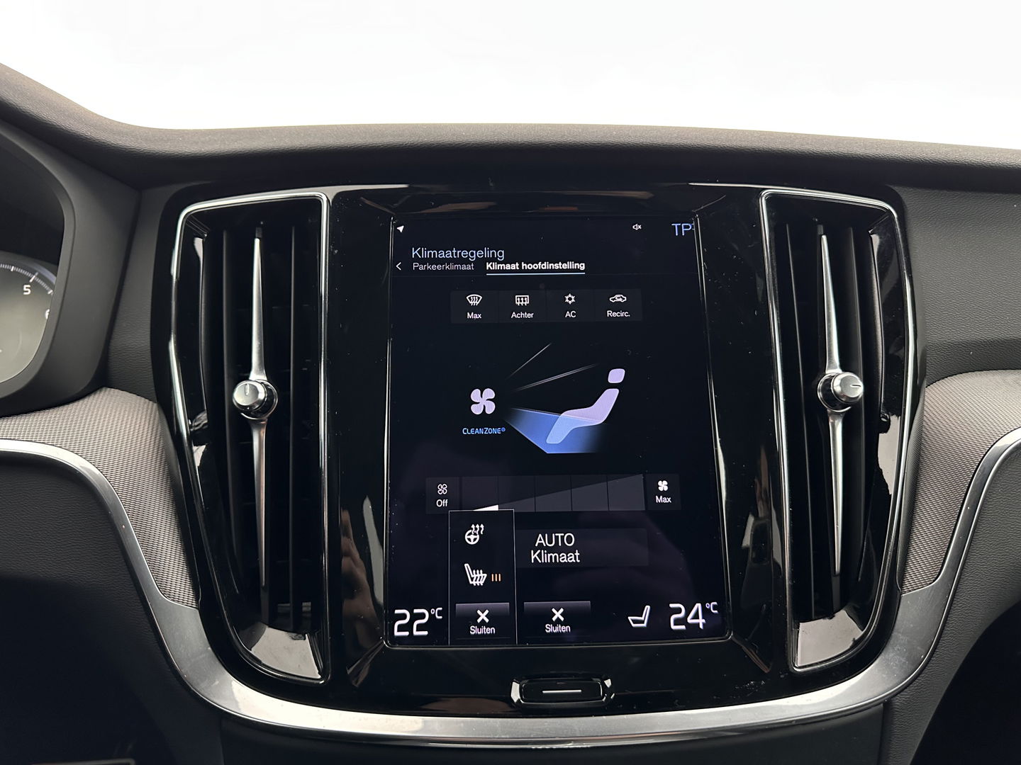 Volvo S60 2.0 B3 R-Design Black Edition (INCL-BTW) Aut. *FULL-LED | LEATHER | HEATED-R-SPORTSEATS | HARMAN/KARDON | MEMORY-PACK | CAMERA | NAVI-FULLMAP | ECC | PRIVACYGLASS | PDC | CRUISE | LANE-ASIST | DAB | DIGI-COCKPIT | TOWBAR