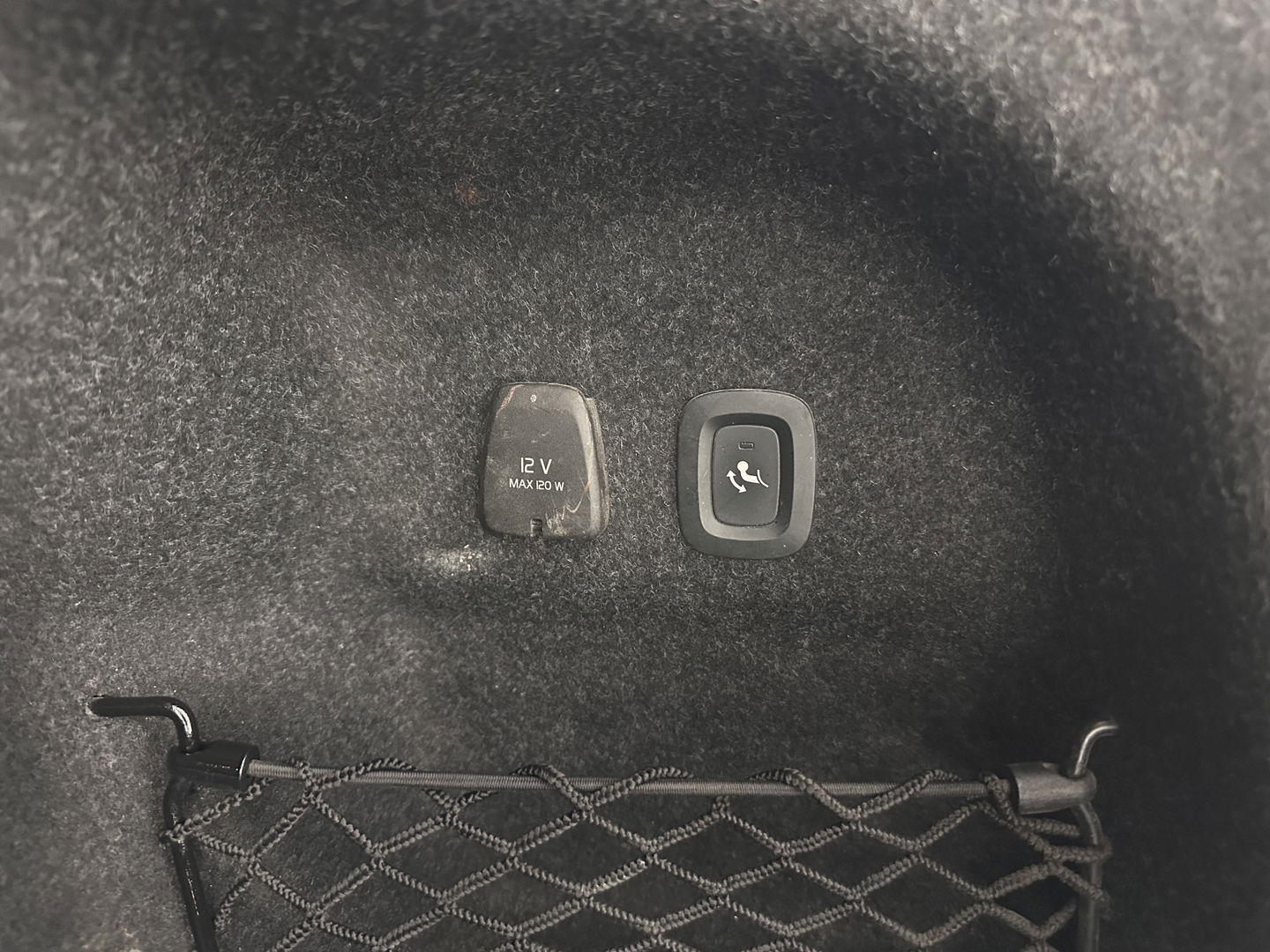 Volvo S60 2.0 B3 R-Design Black Edition (INCL-BTW) Aut. *FULL-LED | LEATHER | HEATED-R-SPORTSEATS | HARMAN/KARDON | MEMORY-PACK | CAMERA | NAVI-FULLMAP | ECC | PRIVACYGLASS | PDC | CRUISE | LANE-ASIST | DAB | DIGI-COCKPIT | TOWBAR