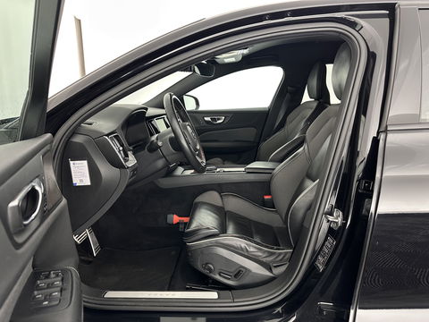 Volvo S60 2.0 B3 R-Design Black Edition (INCL-BTW) Aut. *FULL-LED | LEATHER | HEATED-R-SPORTSEATS | HARMAN/KARDON | MEMORY-PACK | CAMERA | NAVI-FULLMAP | ECC | PRIVACYGLASS | PDC | CRUISE | LANE-ASIST | DAB | DIGI-COCKPIT | TOWBAR