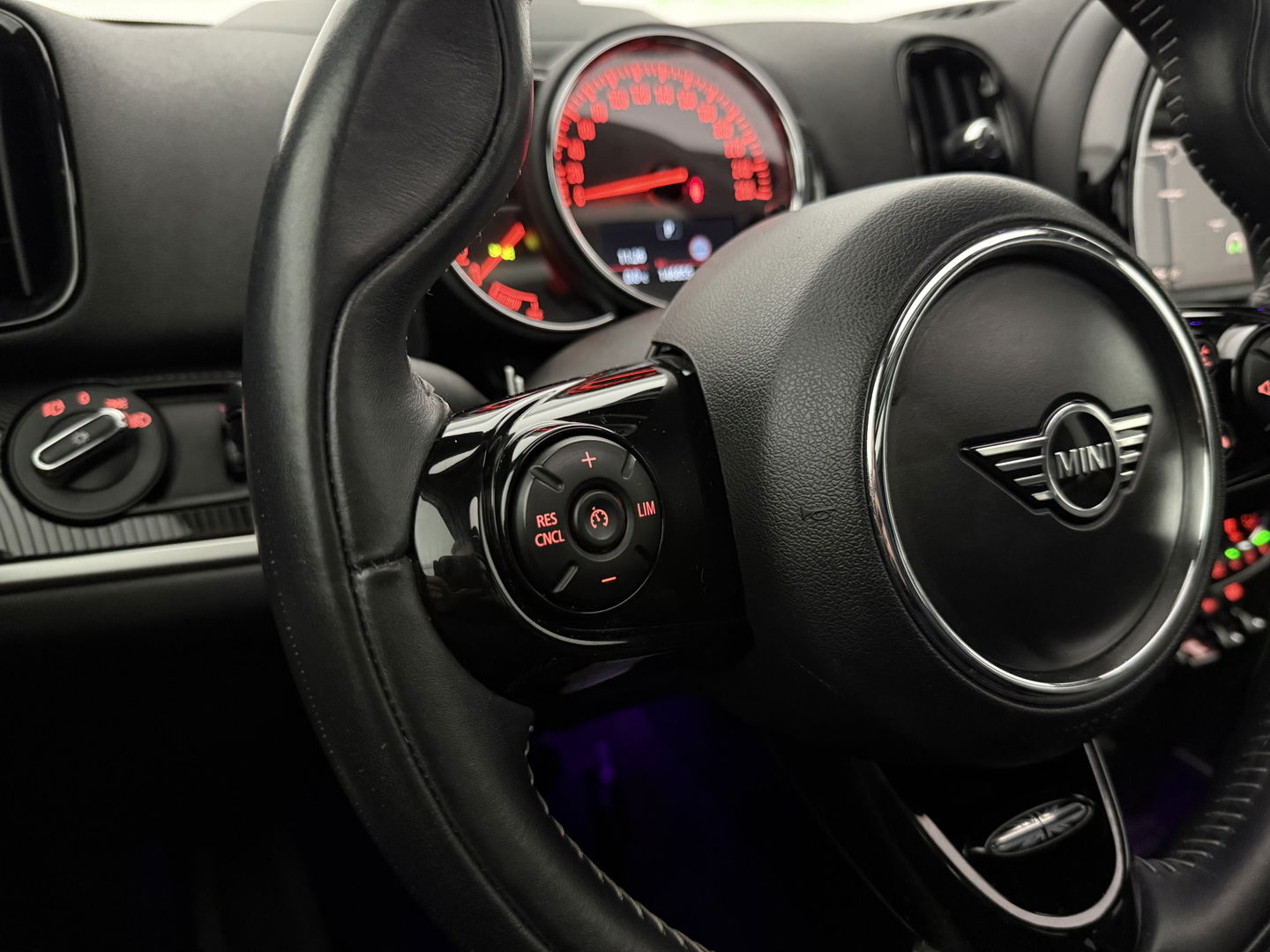 MINI Countryman 1.5 Cooper White Silver Edition | H/K | HuD | Pano | Sfeer | Stoelverw. | Carplay | Keyless | NAP
