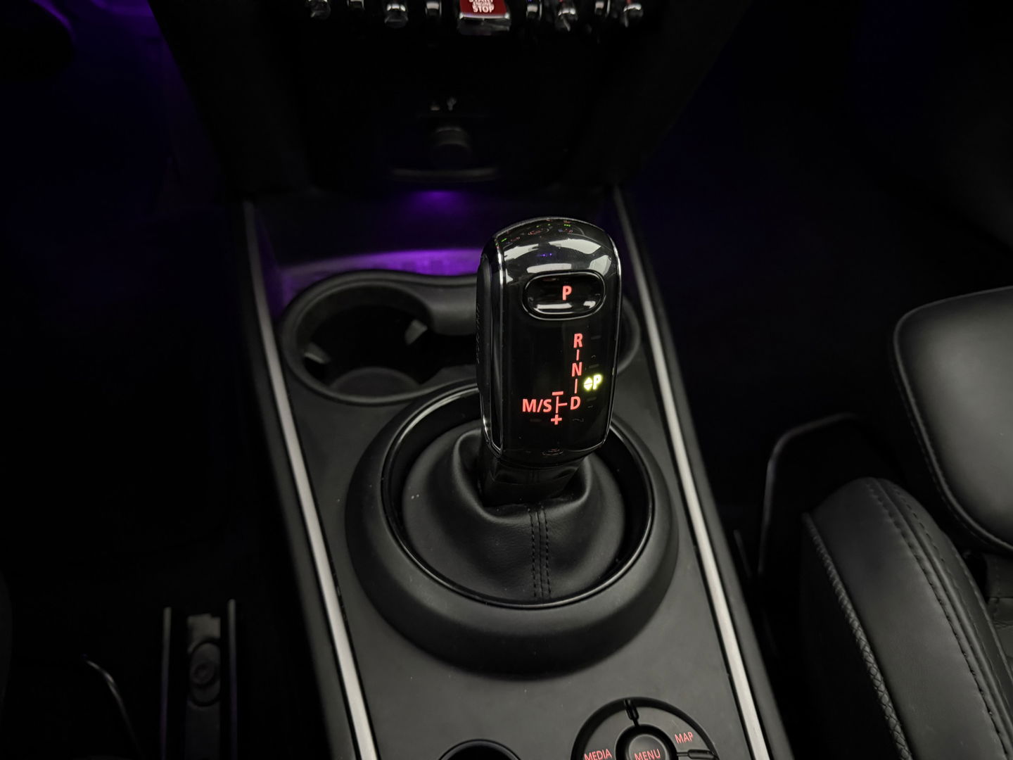 MINI Countryman 1.5 Cooper White Silver Edition | H/K | HuD | Pano | Sfeer | Stoelverw. | Carplay | Keyless | NAP