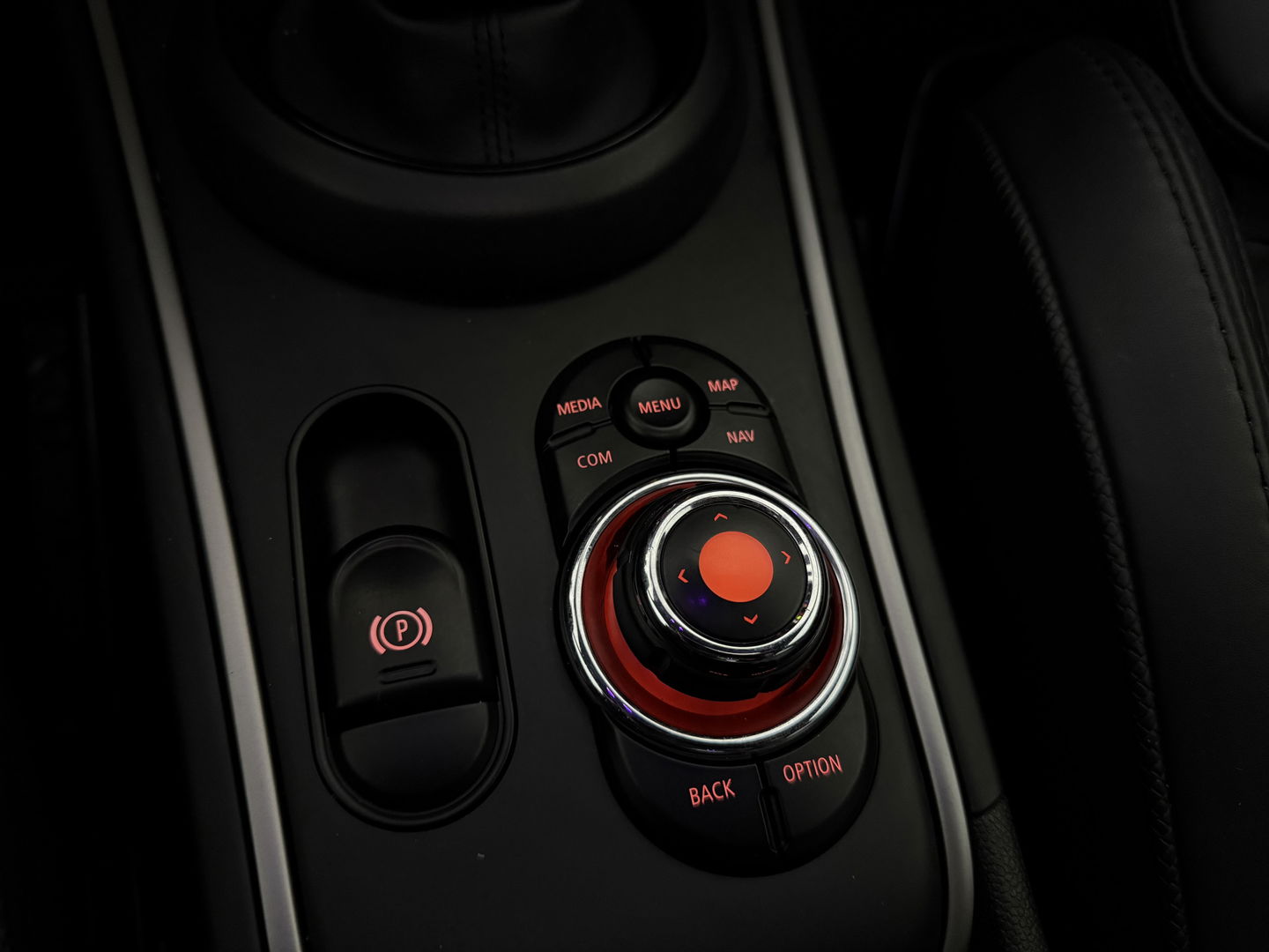 MINI Countryman 1.5 Cooper White Silver Edition | H/K | HuD | Pano | Sfeer | Stoelverw. | Carplay | Keyless | NAP