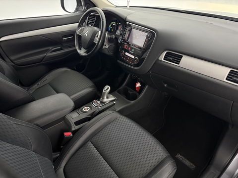 Mitsubishi Outlander 2.0 PHEV Executive Edition | Camera | Cruise | Clima | LED | Navi | NAP