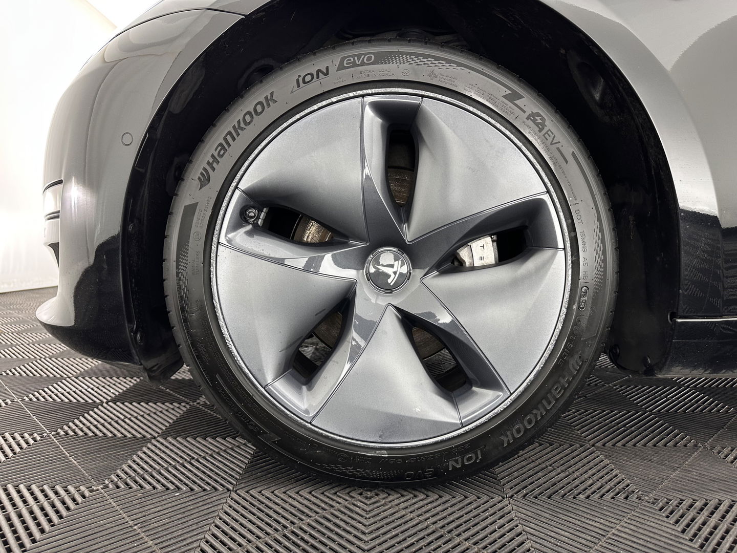 Tesla Model 3 Standard RWD Plus 60 kWh [ 3-Fase ] {SOH-80%} (INCL-BTW) Aut. *PANO | AUTOPILOT | LEATHER | KEYLESS | FULL-LED | MEMORY-PACK | TOPVIEW | DAB | CARPLAY | DIGI-COCKPIT | LANE-ASSIST | COMFORTSEATS | TOWBAR | 18"ALU*