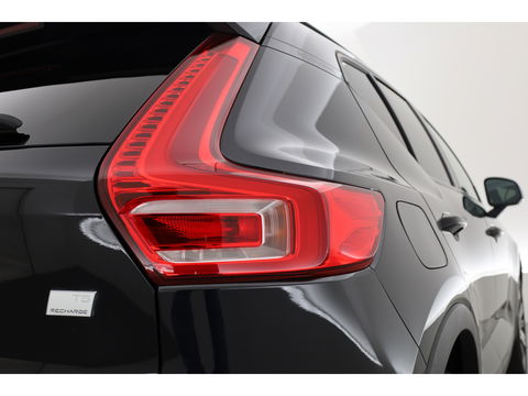 Volvo XC40 1.5 T5 Plug-in hybrid Plus Dark Facelift | Elek. stoelen +  geheugen | H&K Audio | Camera  | Stoel + stuurverw. |