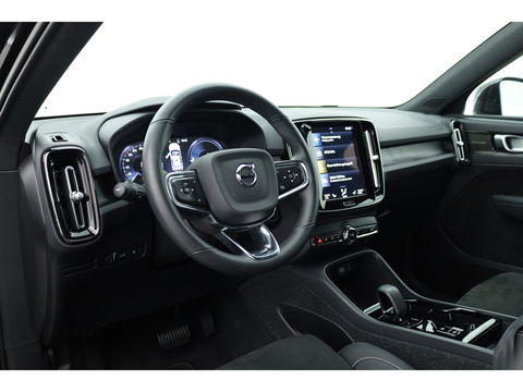 Volvo XC40 1.5 T5 Plug-in hybrid Plus Dark Facelift | Elek. stoelen +  geheugen | H&K Audio | Camera  | Stoel + stuurverw. |