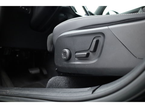 Volvo XC40 1.5 T5 Plug-in hybrid Plus Dark Facelift | Elek. stoelen +  geheugen | H&K Audio | Camera  | Stoel + stuurverw. |