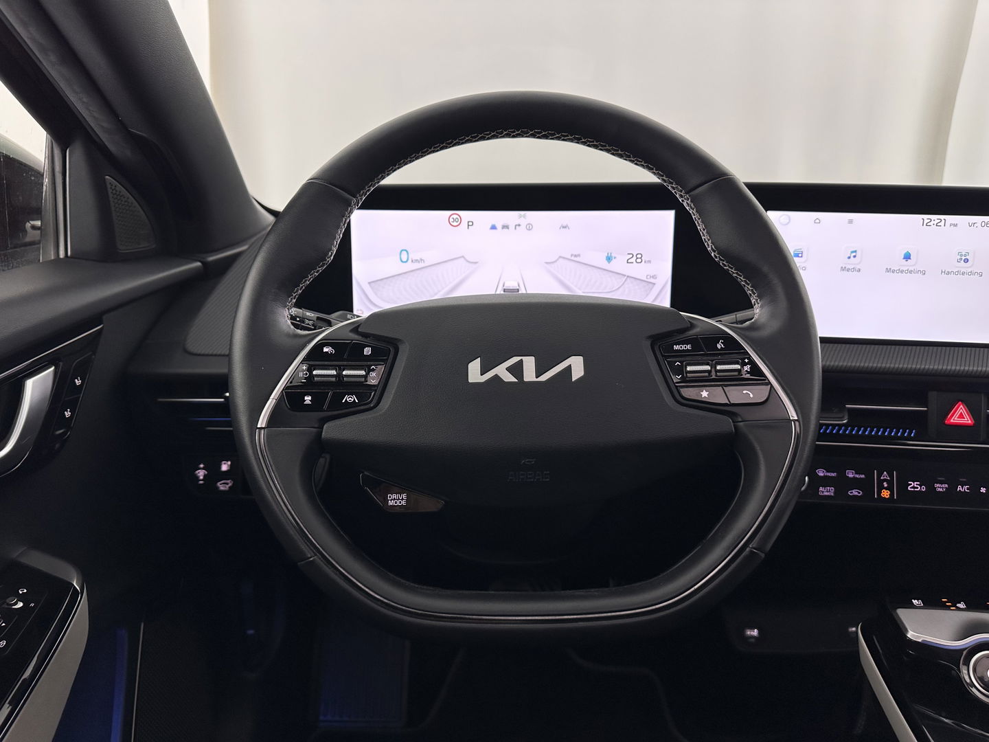 Kia Ev6 GT-Line 77.4 kWh (3-Fase-11kW) {SOH-98%} (INCL-BTW) Aut. *HEATPUMP | PANO | HEAD-UP | LEATHER-ALCANTARA | ADAPTIVE-CRUISE | DIGI-COCKPIT | MERIDIAN-AUDIO | MEMORYPACK | FULL-LED | KEYLESS | TOPVIEW | DAB | BLINDSPOT | NAVI-FULLMAP |