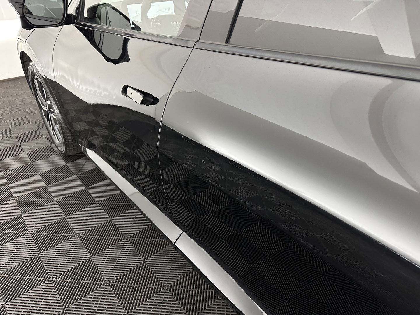 Kia Ev6 GT-Line 77.4 kWh (3-Fase-11kW) {SOH-98%} (INCL-BTW) Aut. *HEATPUMP | PANO | HEAD-UP | LEATHER-ALCANTARA | ADAPTIVE-CRUISE | DIGI-COCKPIT | MERIDIAN-AUDIO | MEMORYPACK | FULL-LED | KEYLESS | TOPVIEW | DAB | BLINDSPOT | NAVI-FULLMAP |