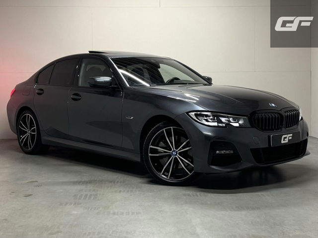 BMW 3 Serie - 320e M-Sport Shadow Pano 360° Carplay Sfeerv.