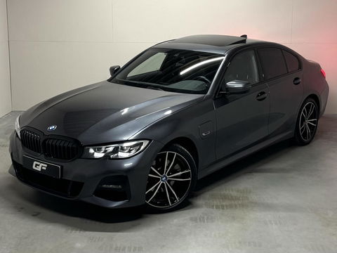 BMW 3 Serie 320e M-Sport Shadow Pano 360° Carplay Sfeerv.