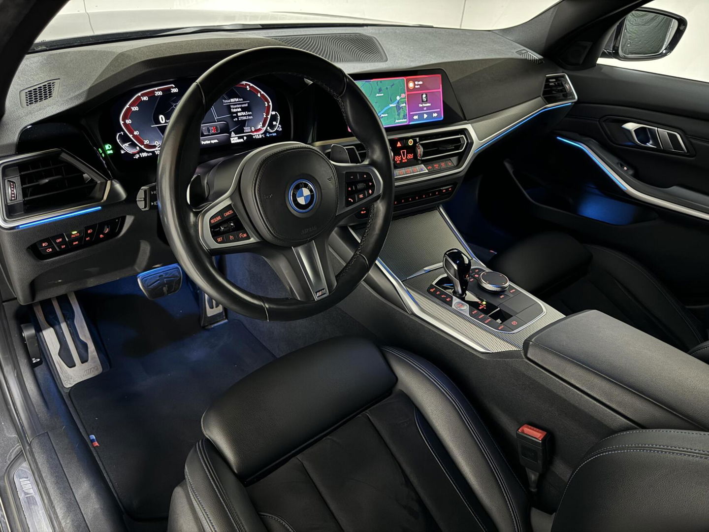 BMW 3 Serie 320e M-Sport Shadow Pano 360° Carplay Sfeerv.