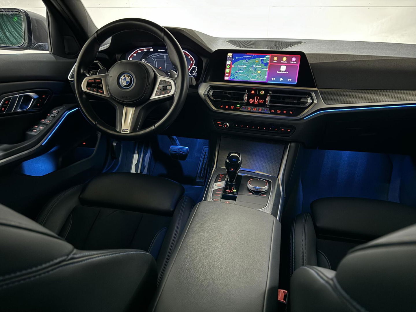 BMW 3 Serie 320e M-Sport Shadow Pano 360° Carplay Sfeerv.