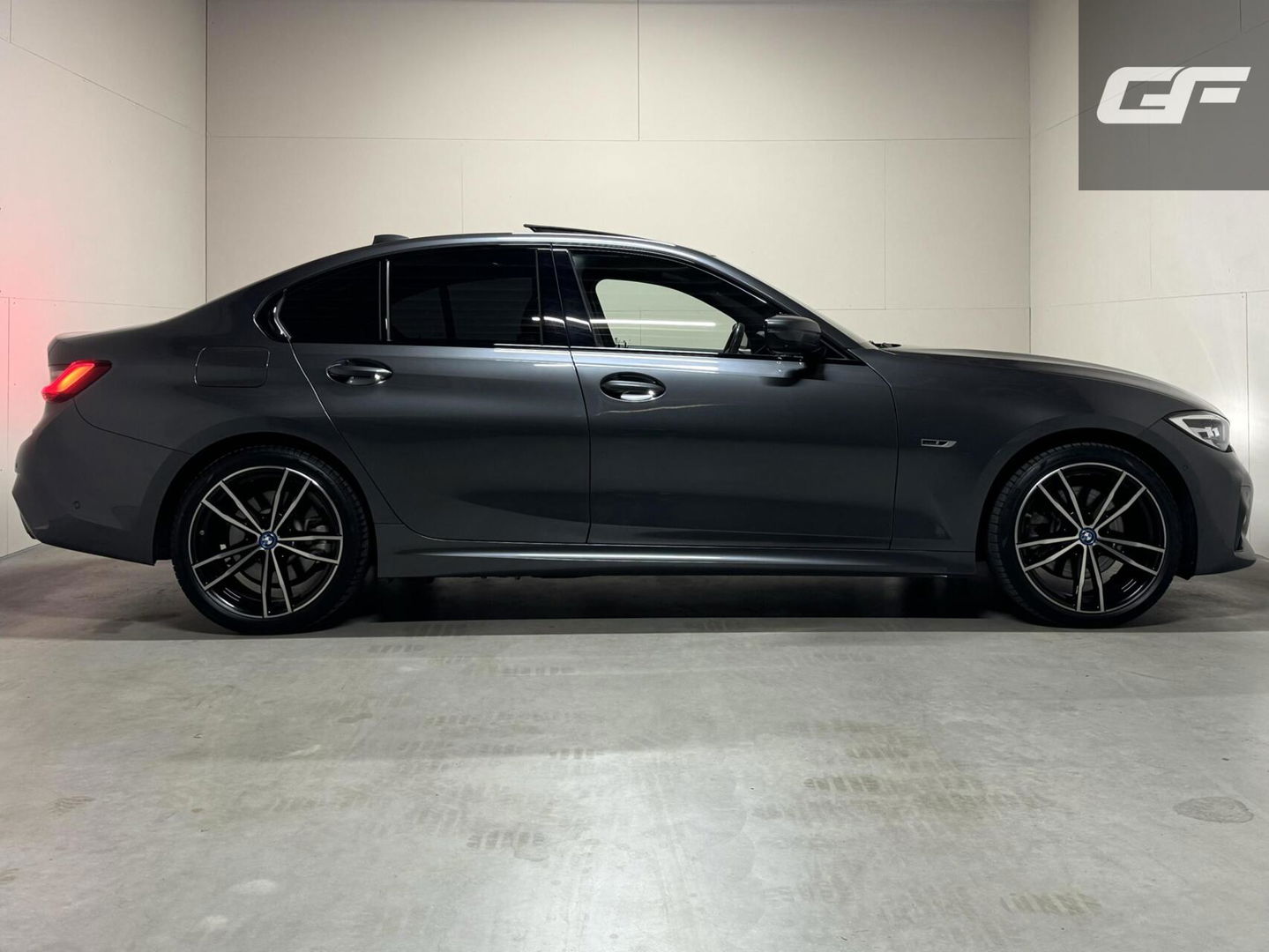 BMW 3 Serie 320e M-Sport Shadow Pano 360° Carplay Sfeerv.