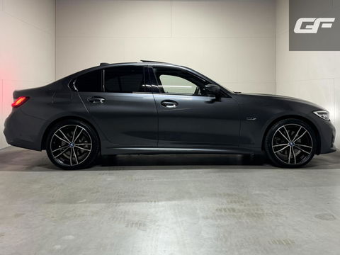 BMW 3 Serie 320e M-Sport Shadow Pano 360° Carplay Sfeerv.