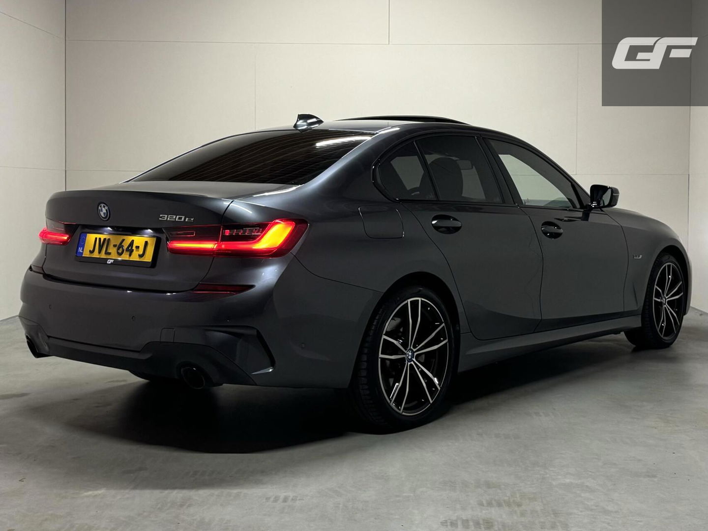 BMW 3 Serie 320e M-Sport Shadow Pano 360° Carplay Sfeerv.