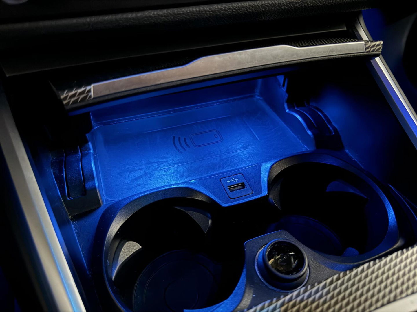 BMW 3 Serie 320e M-Sport Shadow Pano 360° Carplay Sfeerv.